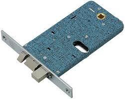 Serratura infilare omec art. 370/60 con cilindro