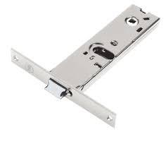 Serratura yale scrocco reversibile 2 mandate frontalemm16 altezza 44mm  yale